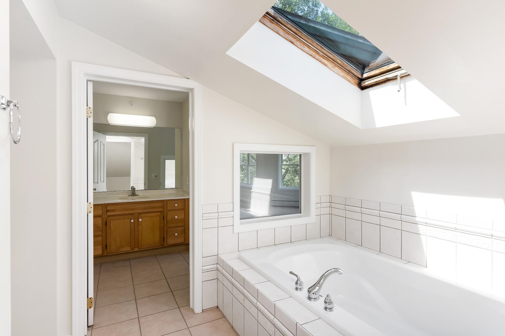 123 Claire Point Road, Unit 123 Burlington, VT 05408 - Photo 12 of 19 Gallery Image 12