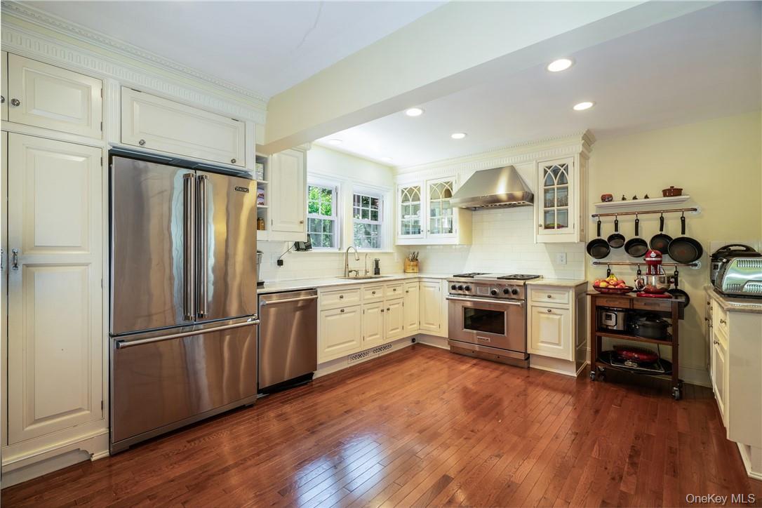 19 Hamilton Road Scarsdale, NY 10583 - Photo 7 of 22 Bright kitchen with ample storage and room for a dining table or portable island