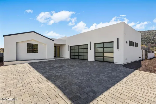 $1,049,900 | 9027 South 19th Street, Phoenix, AZ 85042