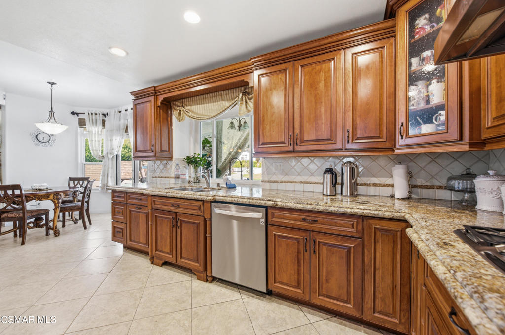 410 Sinaloa Road Simi Valley, CA 93065 - Photo 6 of 41