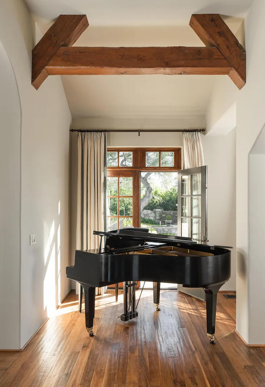 710 Romero Canyon Road Montecito, CA 93108 - Photo 6 of 46 .