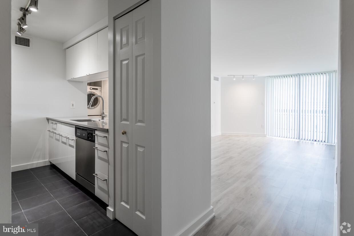 601 24th Street Northwest, Unit 301 Washington, DC 20037 - Photo 3 of 8