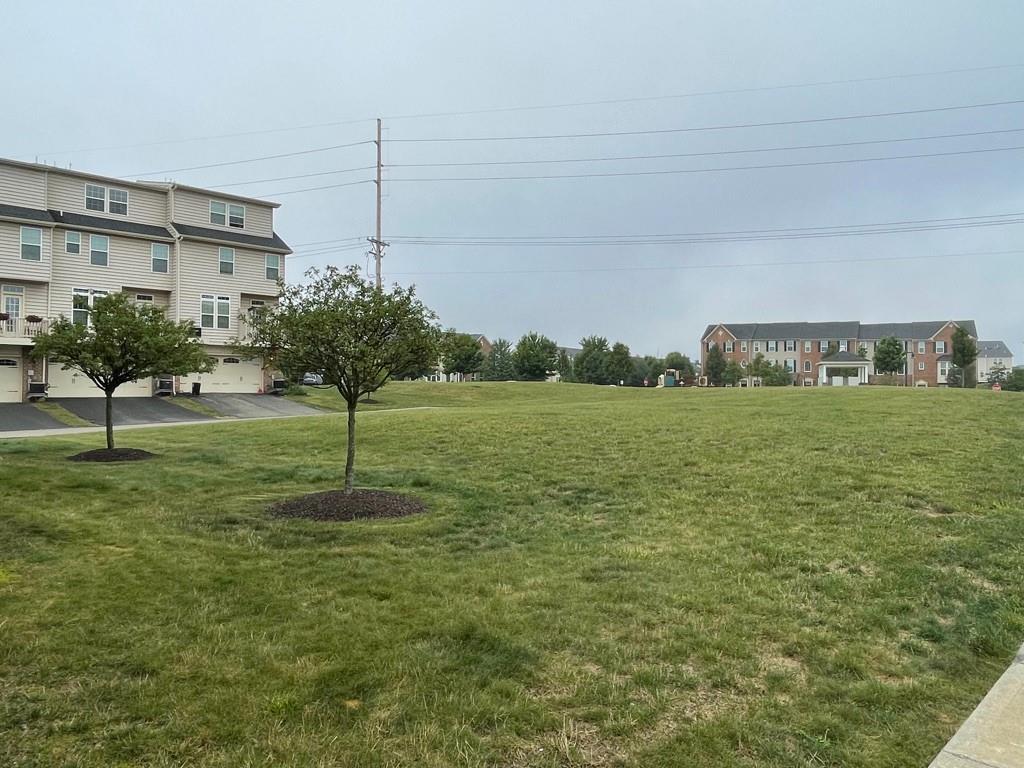 617 Broadmore Lane Wexford, PA 15090 - Photo 36 of 36 a view of a garden