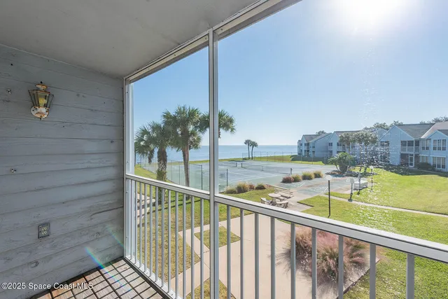 a close up view of a washer and dryer