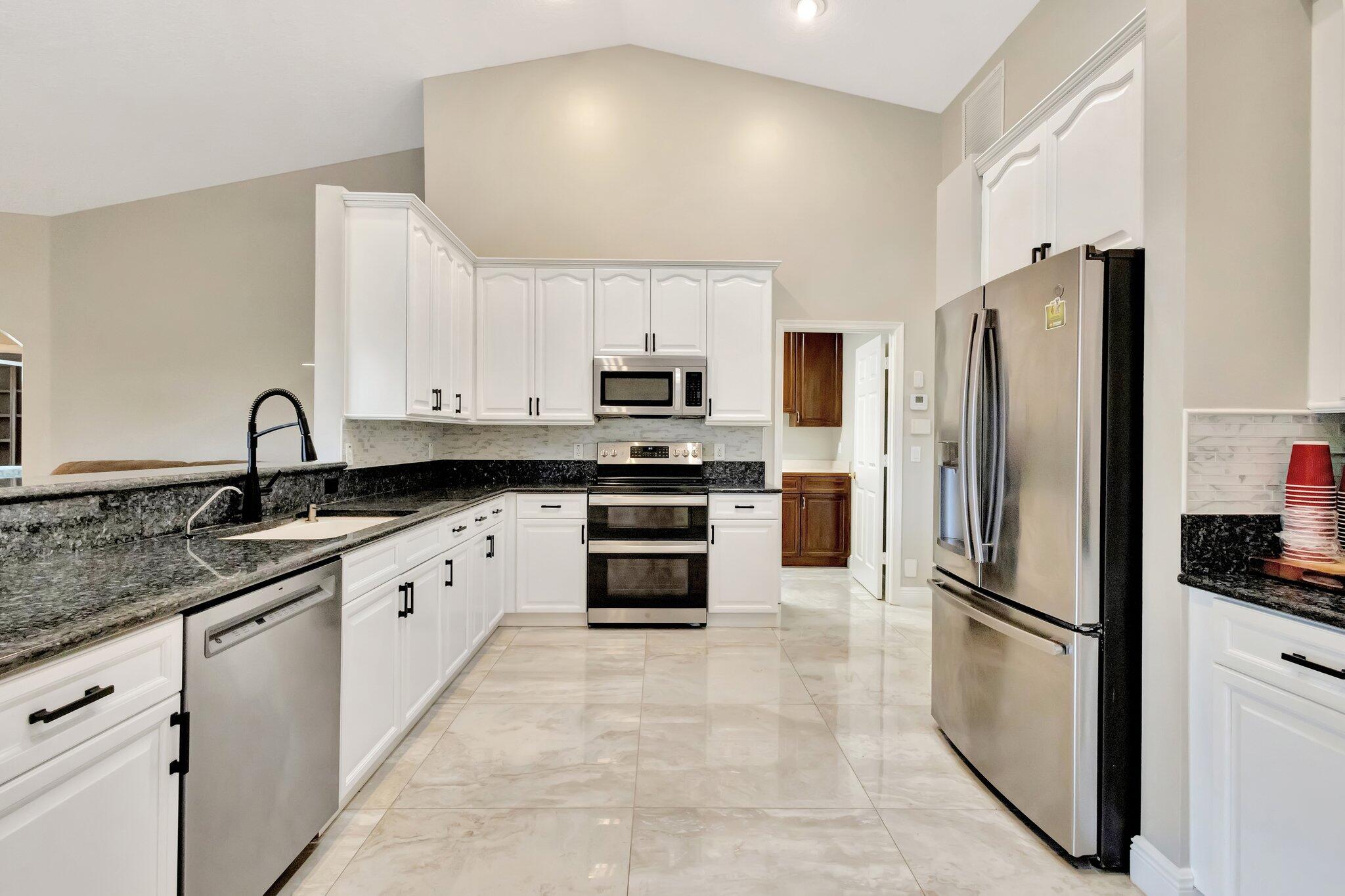 4610 Bucida Road Boynton Beach, FL 33436 - Photo 23 of 96 Kitchen