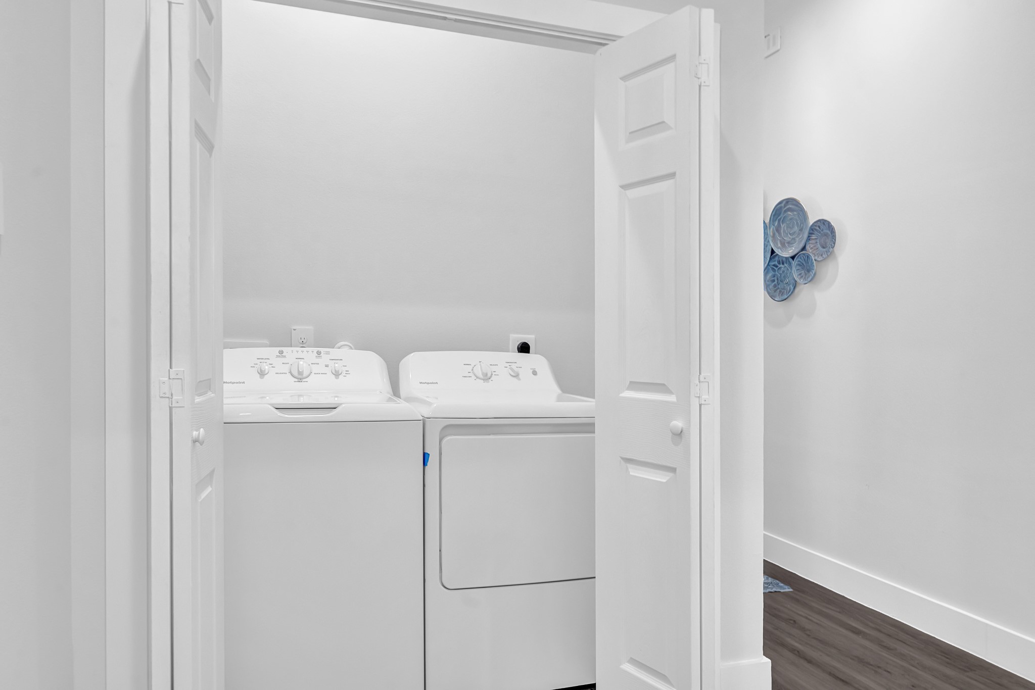 38634 Spur 149 Road, Unit 68A Magnolia, TX 77354 - Photo 20 of 50 a utility room with dryer and washer