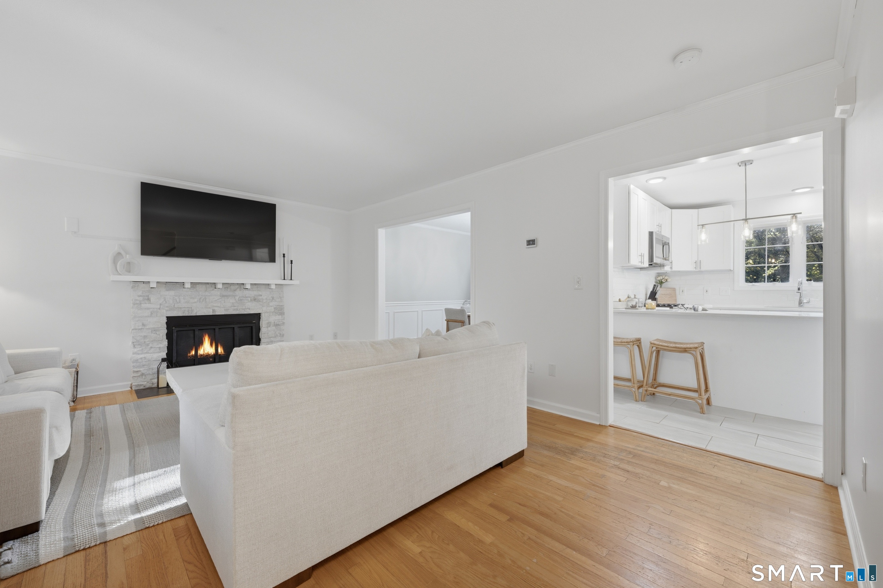 47 Dunbar Lane Hamden, CT 06514 - Photo 5 of 31