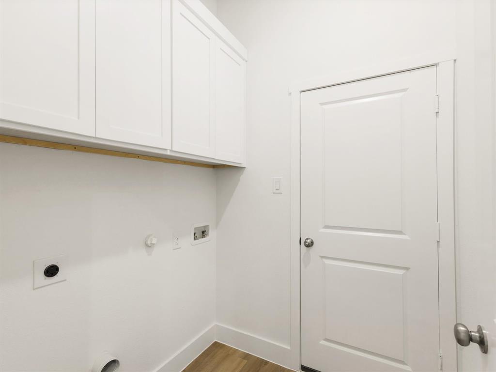 111 West Farmers Road Seagoville, TX 75159 - Photo 20 of 32 a bathroom with a shower