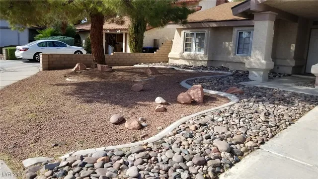 $2,000 | 541 Sheffield Drive, Henderson, NV 89014
