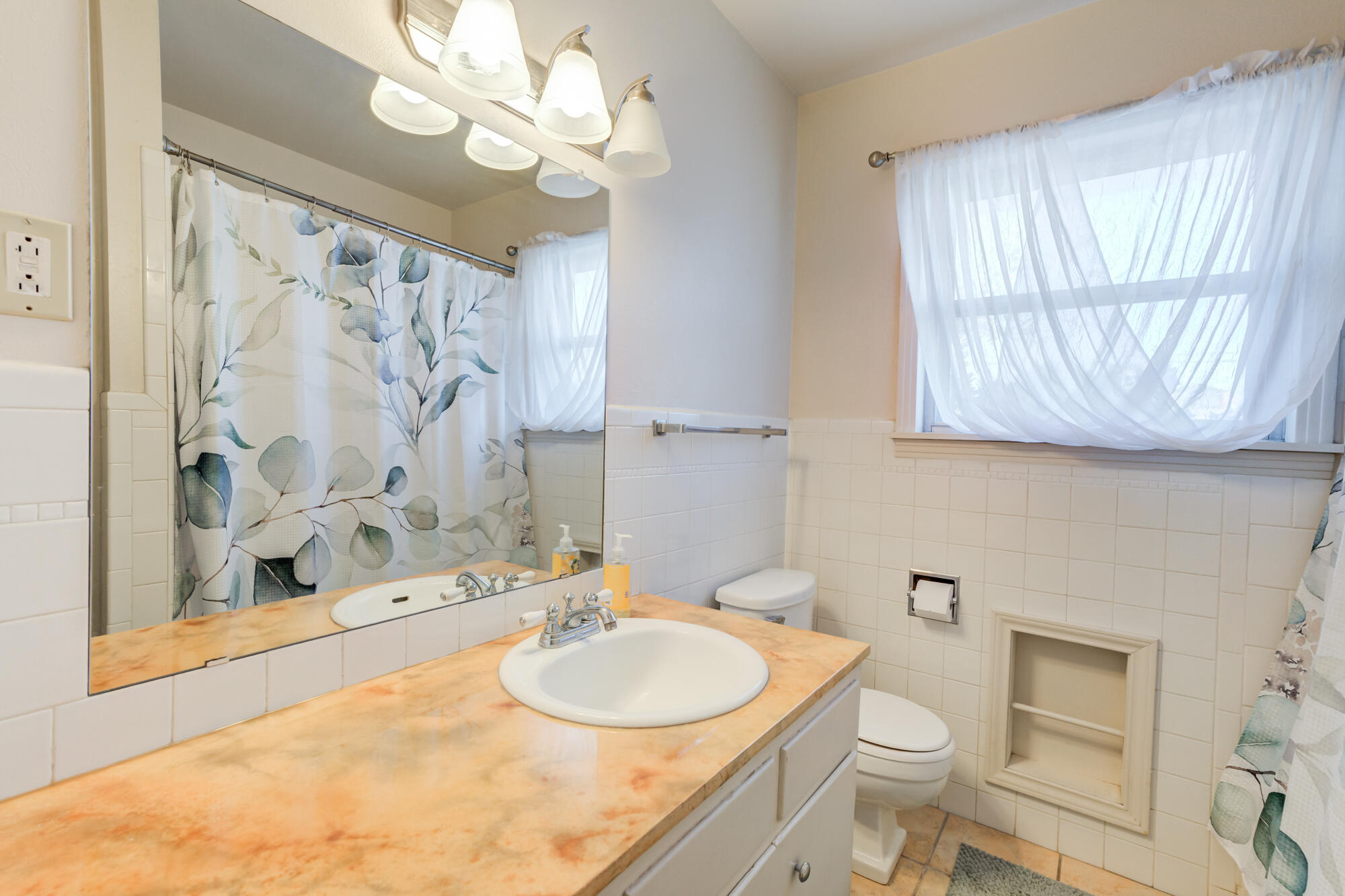 3402 53rd Street Lubbock, TX 79413 - Photo 29 of 39 3402-53rd-St_Lubbock-TX_8_Primary-Bathro