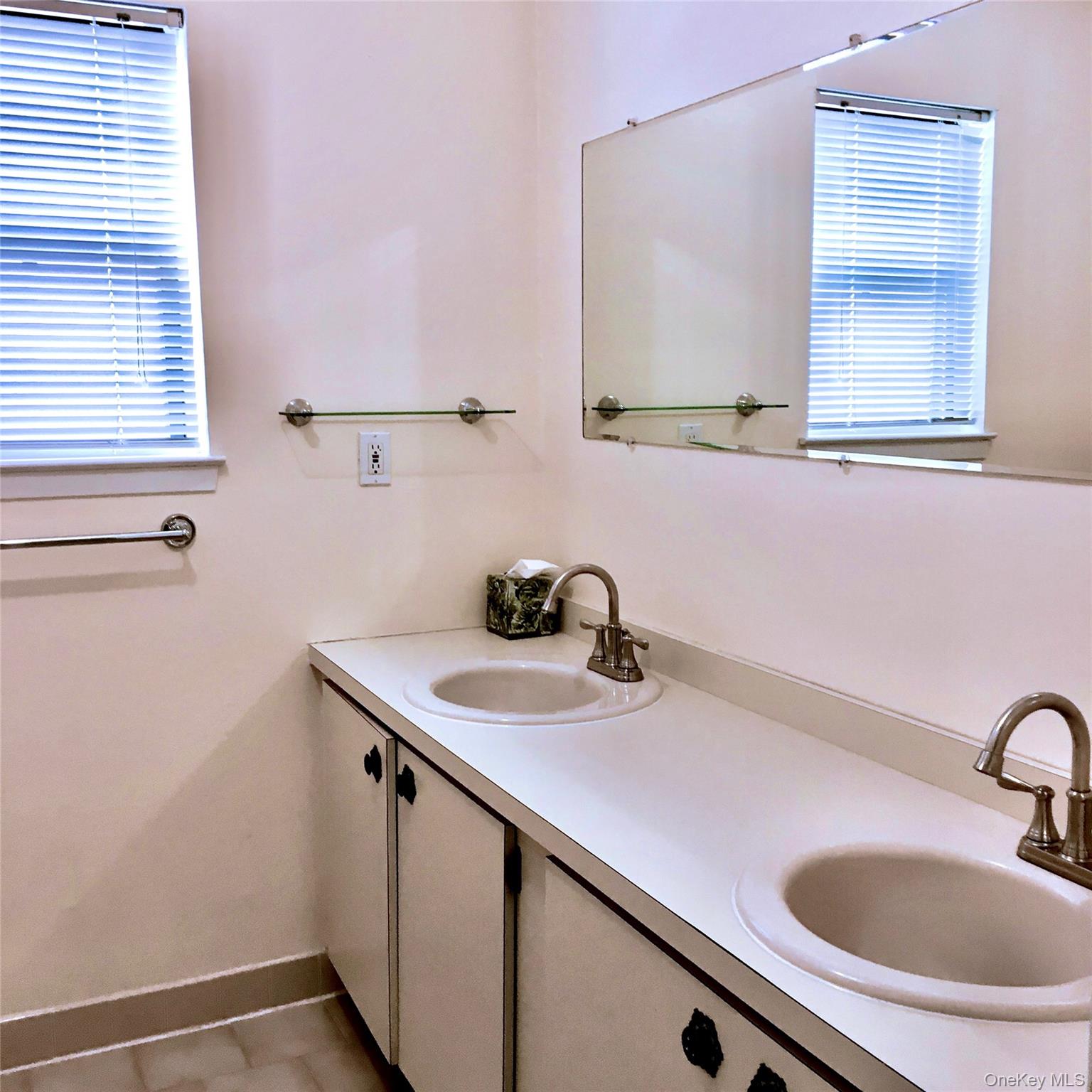 70 Hickory Road, Unit B Port Washington, NY 11050 - Photo 11 of 18