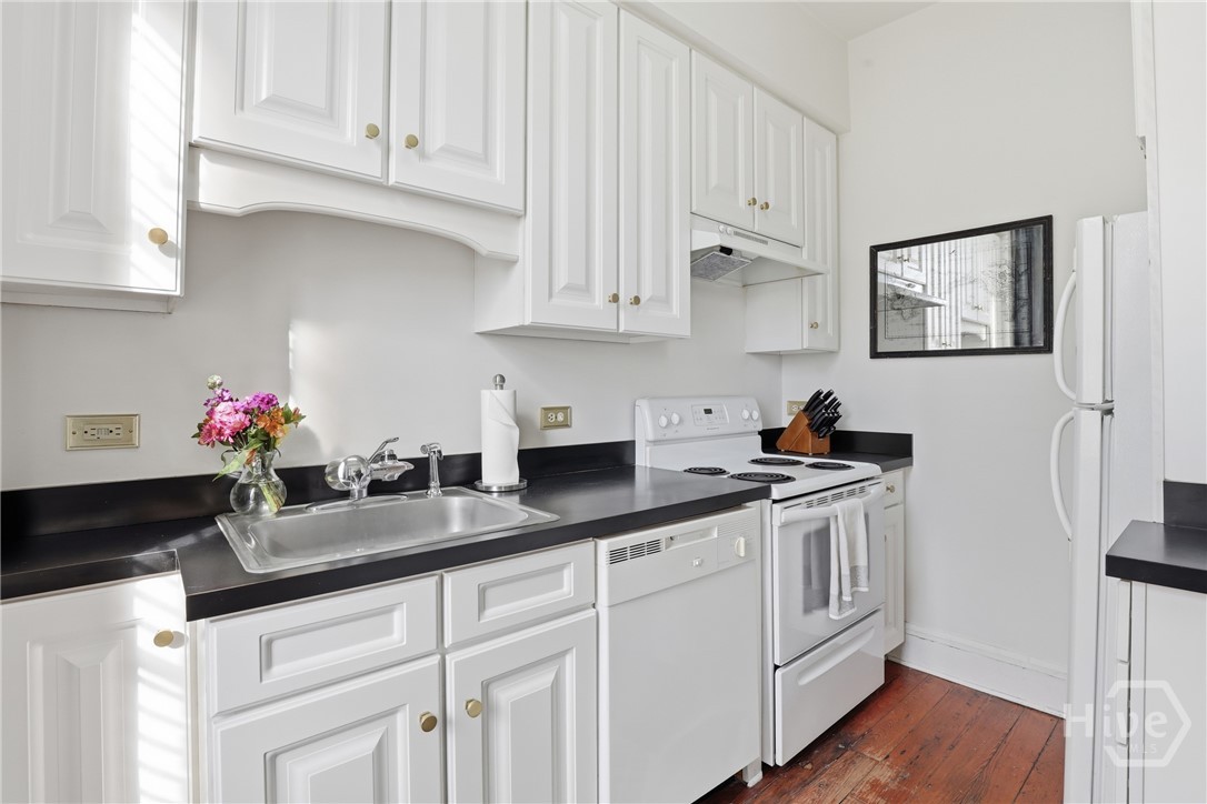 24 East Macon Street Savannah, GA 31401 - Photo 9 of 33