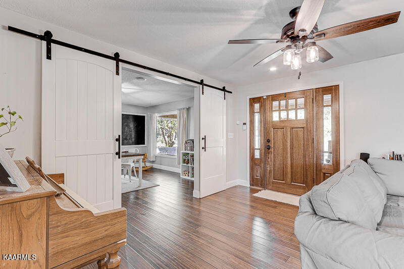 980 Roddy Road Spring City, TN 37381 - Photo 8 of 60 Living Room