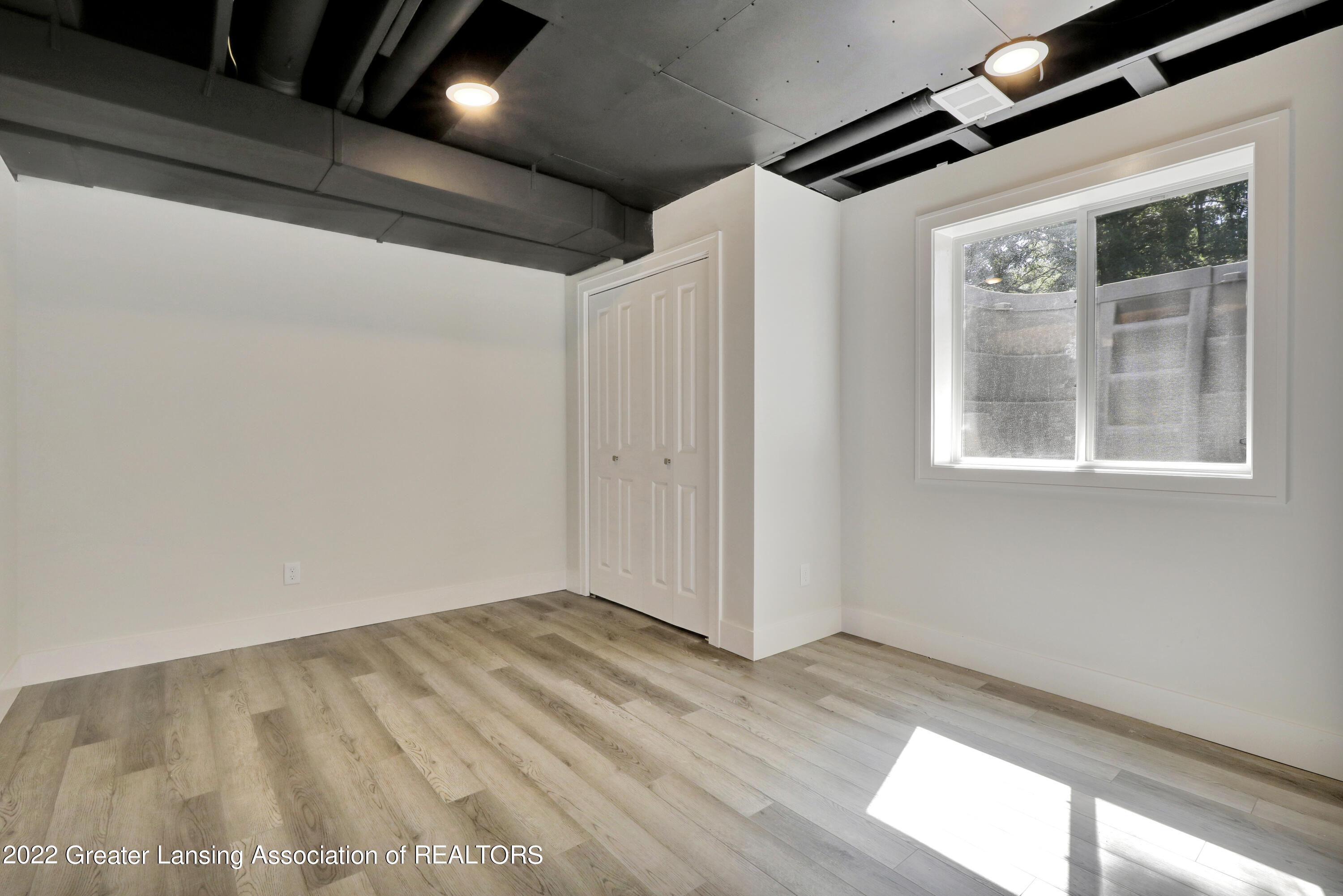 6406 Hilliard Road Lansing, MI 48911 - Photo 24 of 33 8.1