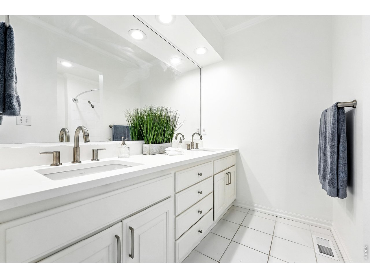 4557 Apple Way Boulder, CO 80301 - Photo 25 of 42 The ensuite bath features dual sinks, a spacious vanity, and a shower-tub combination, offering comfort and convenience for guests or extended stays.