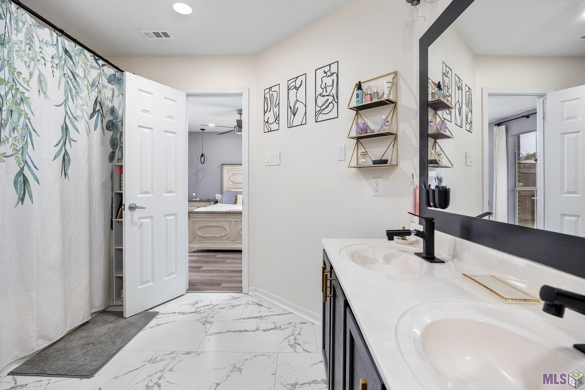 40431 Hawthorne Drive Darrow, LA 70725 - Photo 13 of 21 Tub & Shower Combo