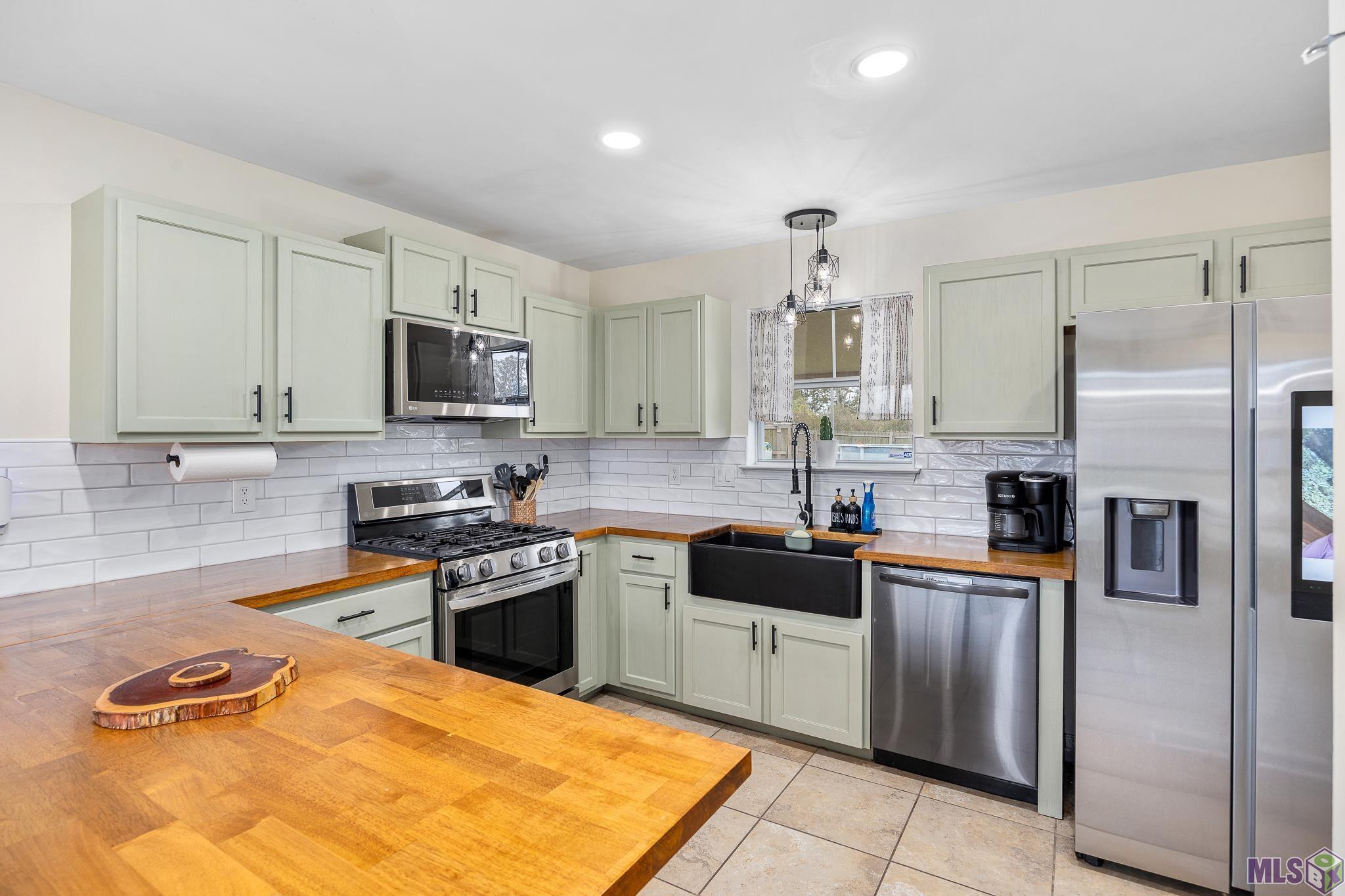 40431 Hawthorne Drive Darrow, LA 70725 - Photo 7 of 21 Stainless Steel Appliances