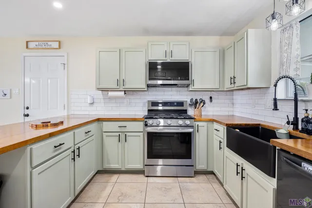 $245,000 | 40431 Hawthorne Drive, Darrow, LA 70725