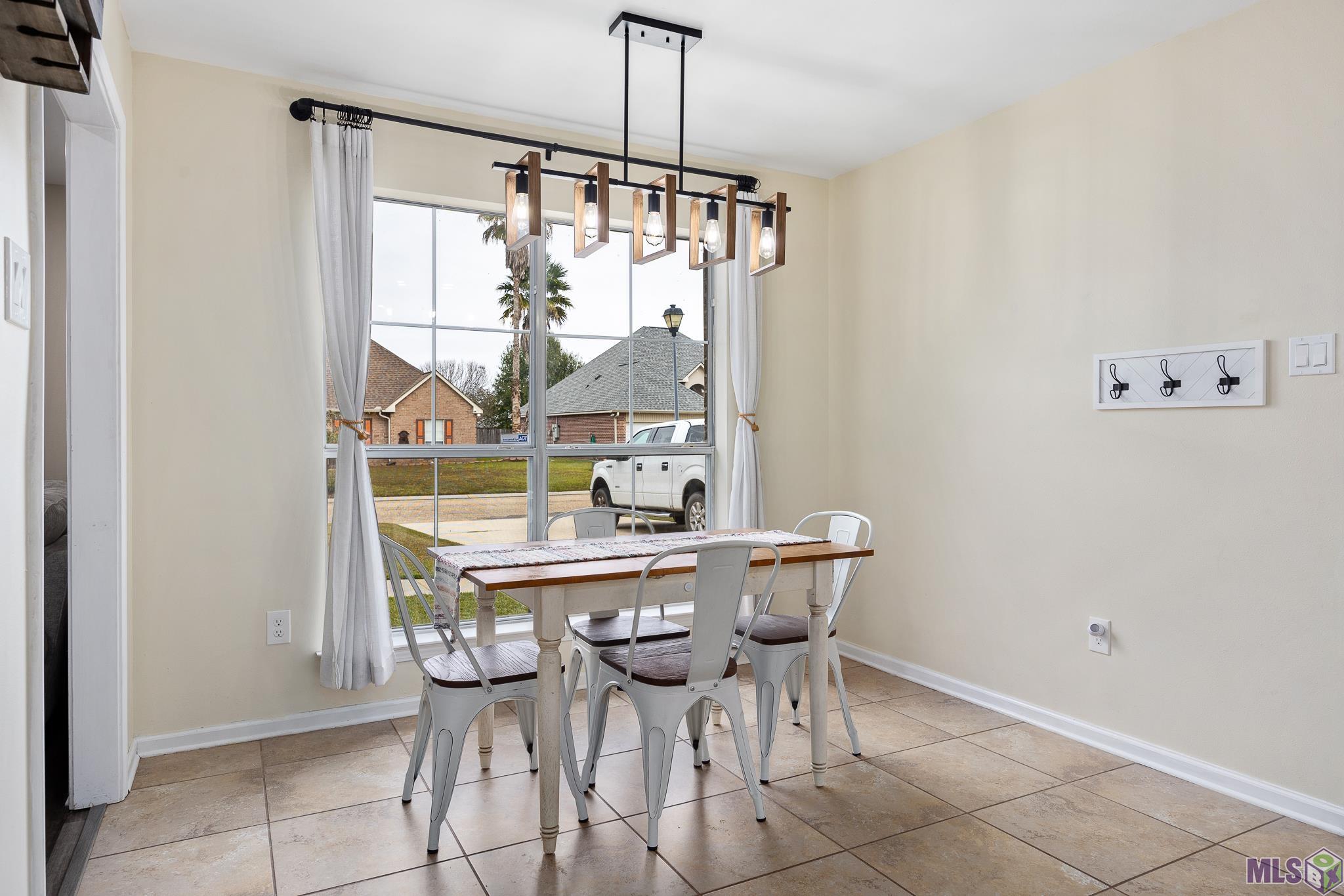 40431 Hawthorne Drive Darrow, LA 70725 - Photo 9 of 21 Dining Area