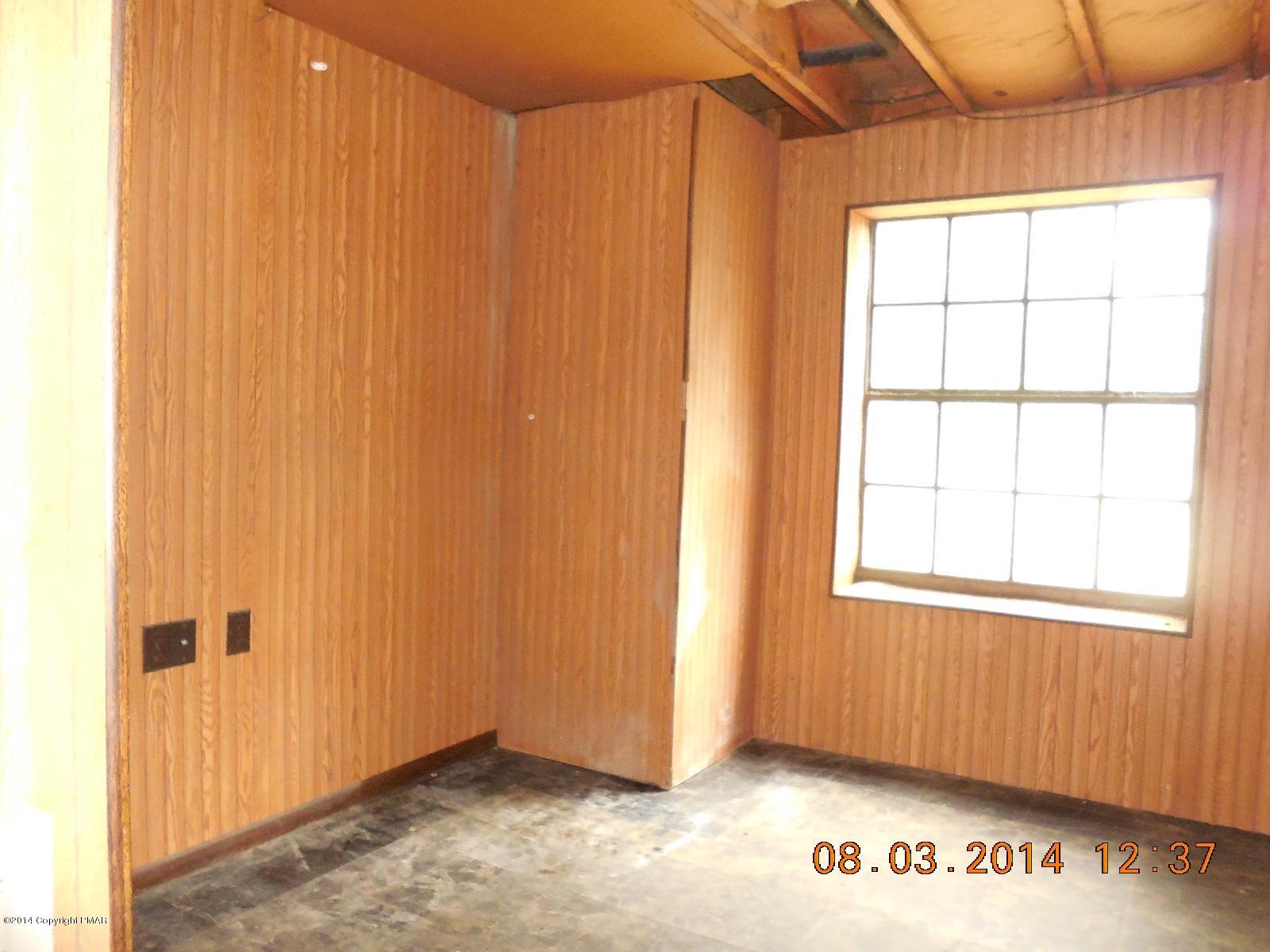 569 Gold Finch Road Bushkill, PA 18324 - Photo 5 of 13 DSCN6624