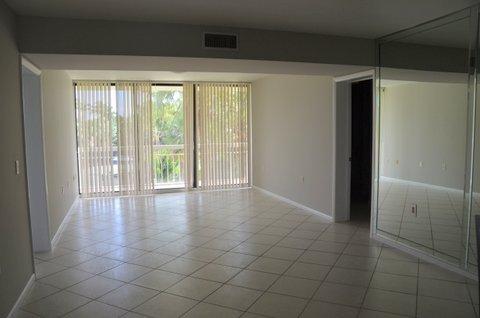 6133 Balboa Circle, Unit 305 Boca Raton, FL 33433 - Photo 5 of 7 DSC_8338