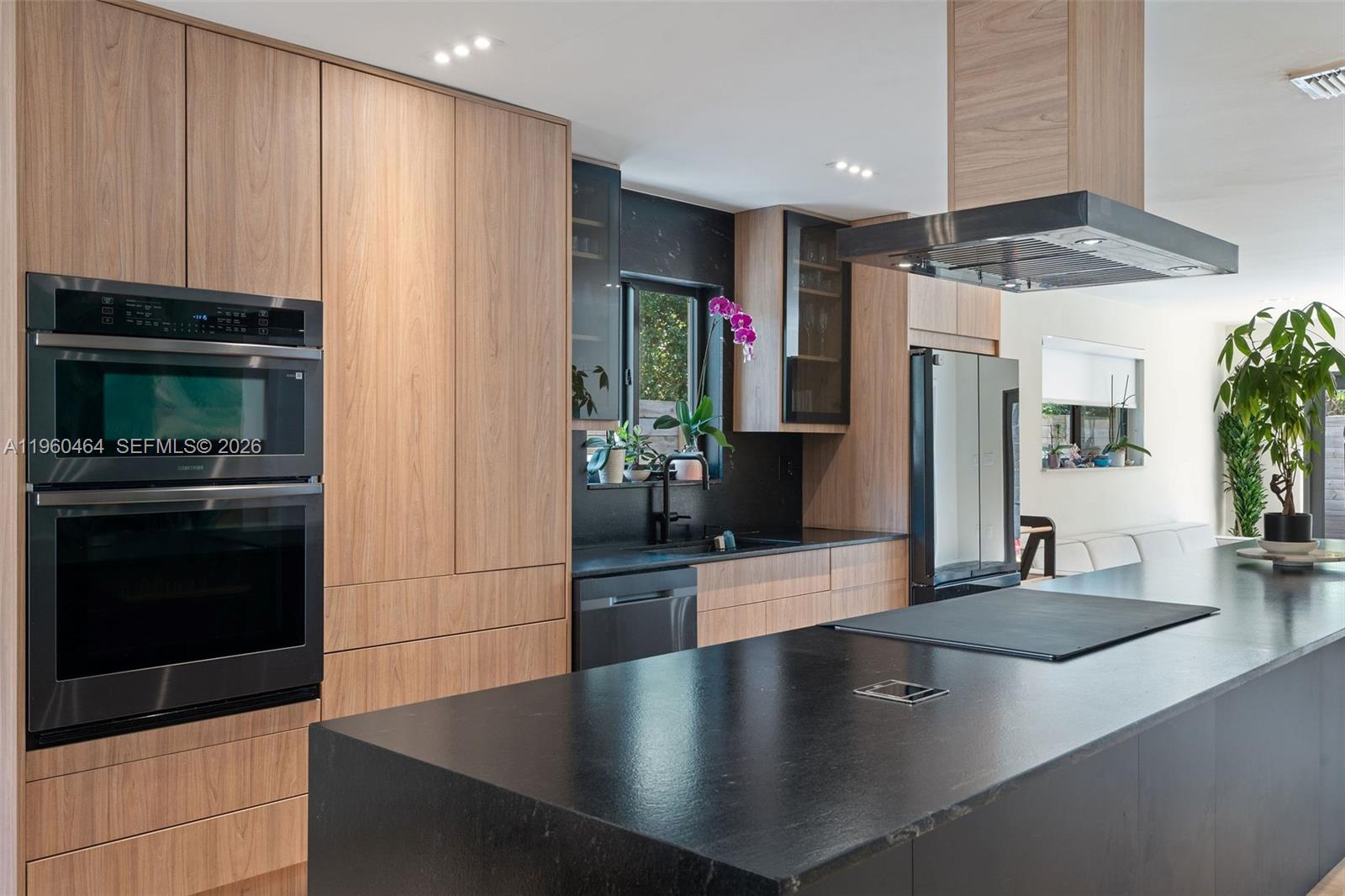 6246 Southwest 10th Street West Miami, FL 33144 - Photo 10 of 29