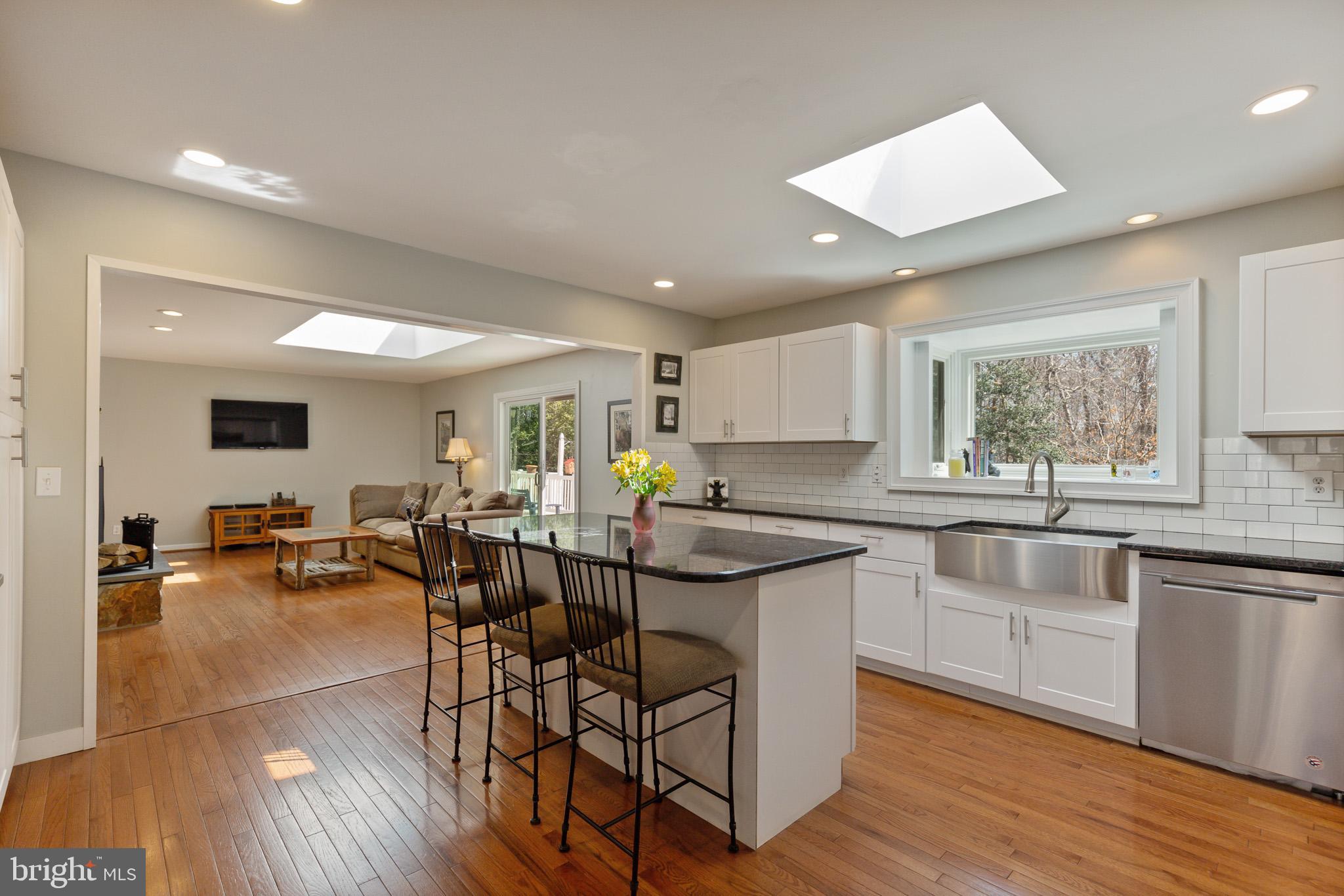 10311 3 Doctors Road Dunkirk, MD 20754 - Photo 3 of 31 Beautiful Open and Newly Renovated Kitchen