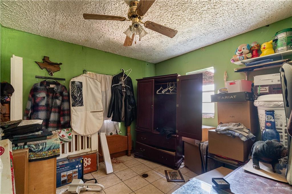 2713 South Midway Road Weslaco, TX 78596 - Photo 6 of 17 a living room with furniture