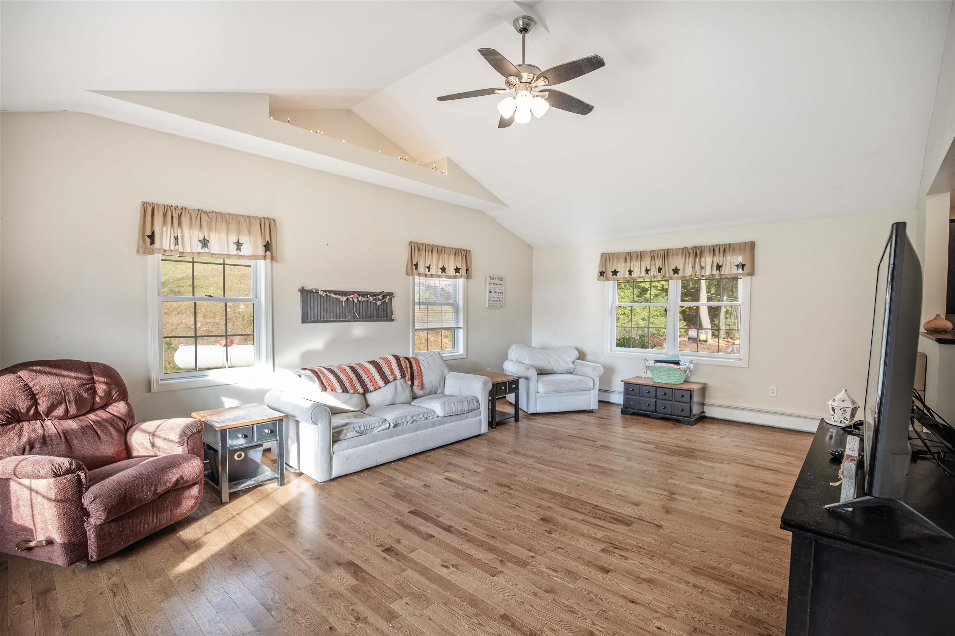 39 Hoit Road Epsom, NH 03234 - Photo 8 of 60