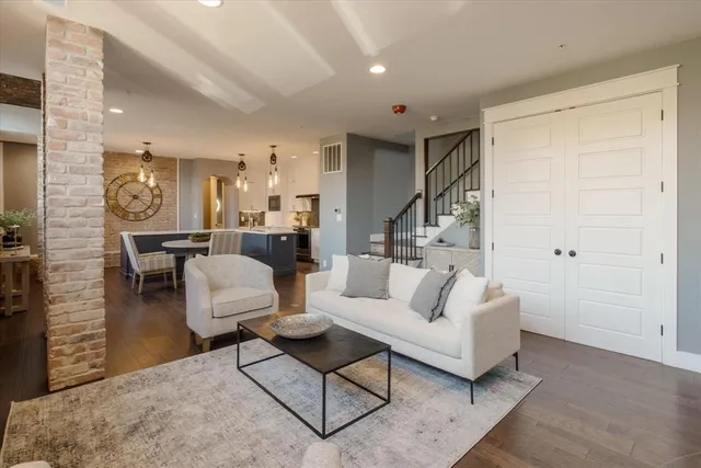 $950,000 | 749 North Park Avenue, Unit A, Indianapolis, IN 46202