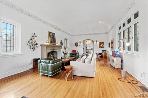 $1,000,000 | 1250 Hampton Park Drive, St. Louis, MO 63117