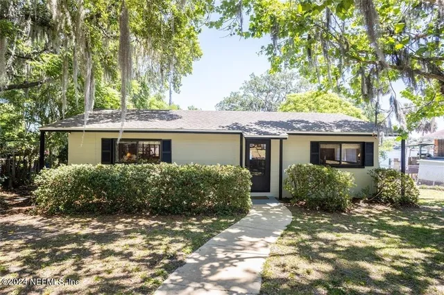 $397,000 | 186 Little Orange Lake Drive, Hawthorne, FL 32640