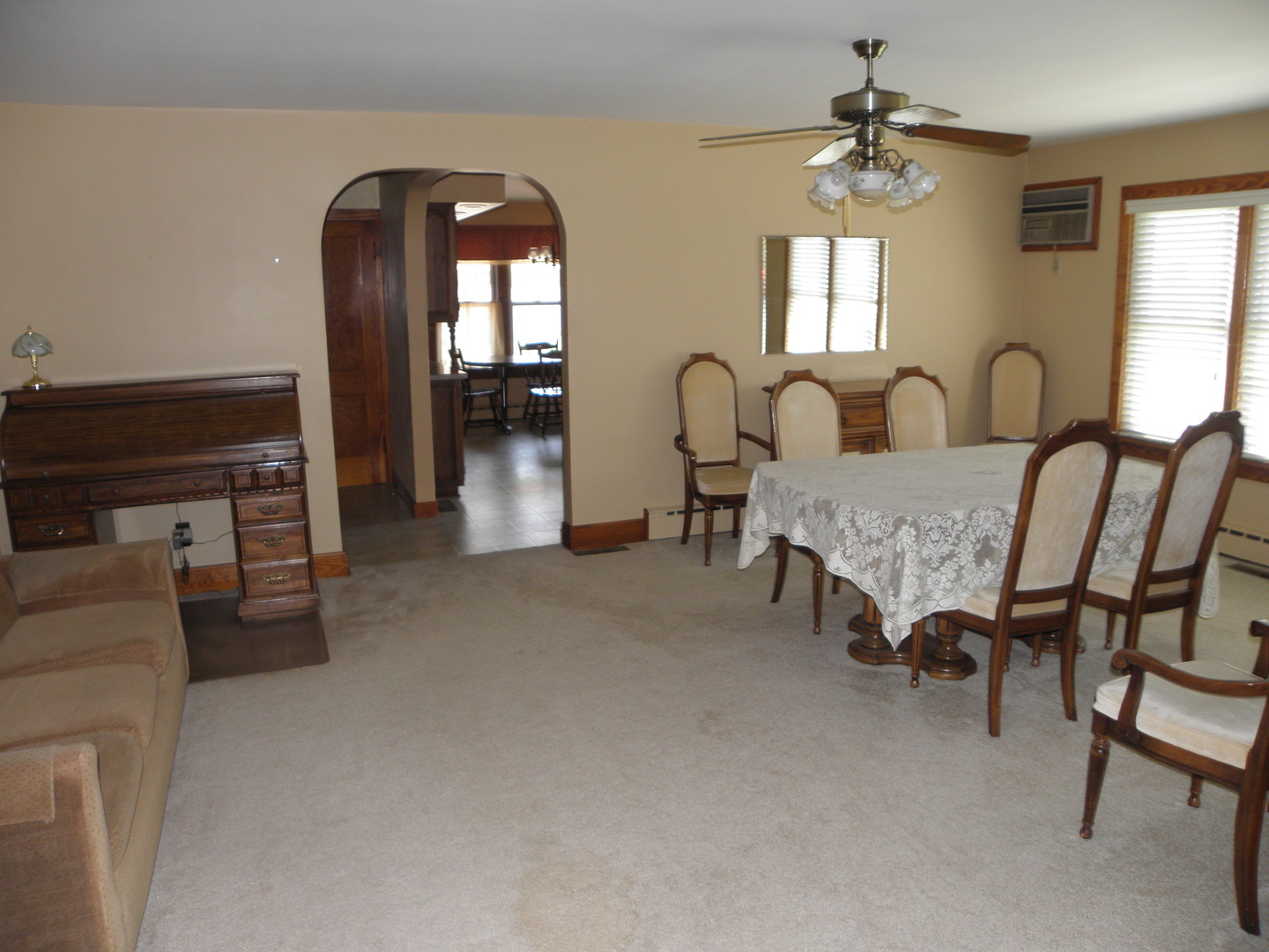 4060 South Old Mazon Road Mazon, IL 60444 - Photo 20 of 37 a view of a livingroom with furniture and window