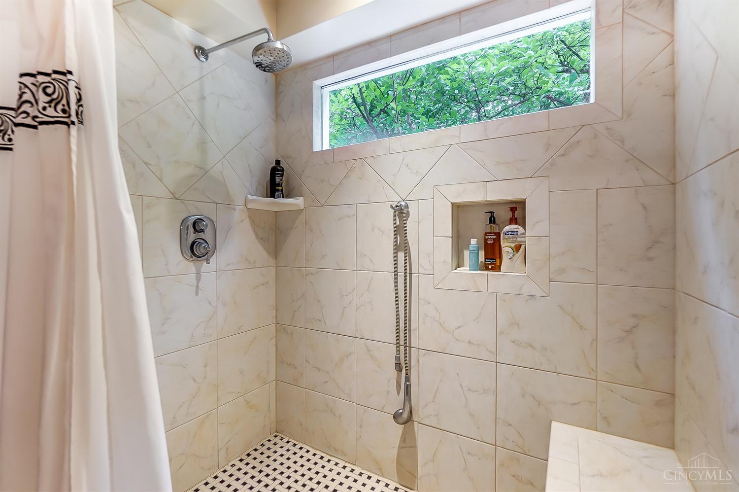 79 Locust Hill Road Cincinnati, OH 45245 - Photo 50 of 68 Gallery Image 50