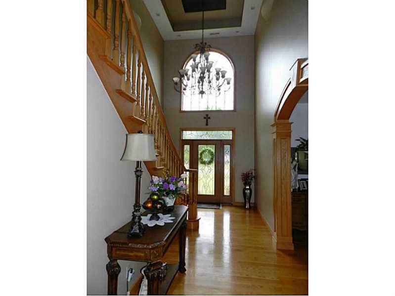 464 Deer Run Road New Castle, PA 16105 - Photo 4 of 25 Entry/Foyer.