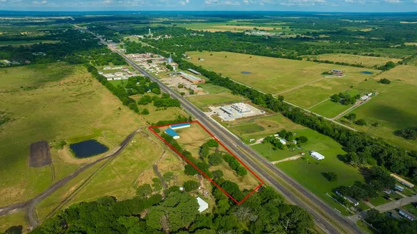 a view of an outdoor space