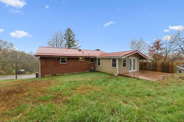 $284,995 | 8232 Steubenville Pike, Imperial, PA 15126