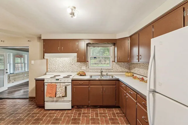 $284,995 | 8232 Steubenville Pike, Imperial, PA 15126