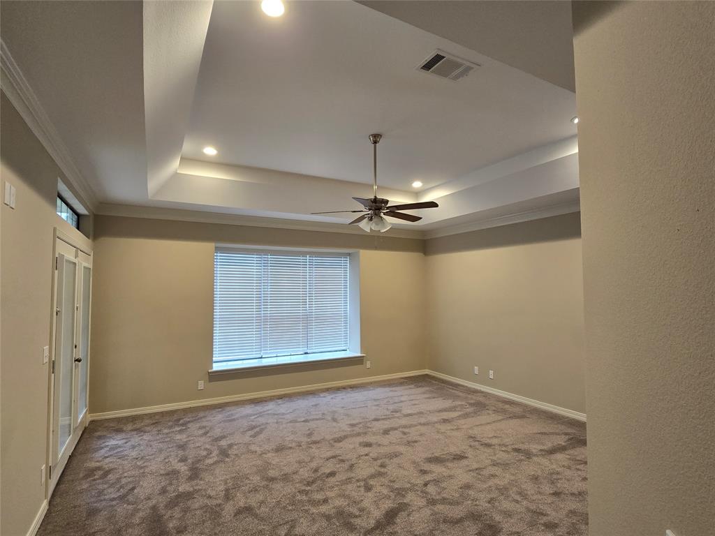 10407 Bethany State Line Road Bethany, LA 71007 - Photo 11 of 19 en empty room with windows and ceiling fan
