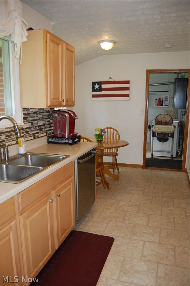 1439 Bruce Road Macedonia, OH 44056 - Photo 4 of 19 Eat in kitchen