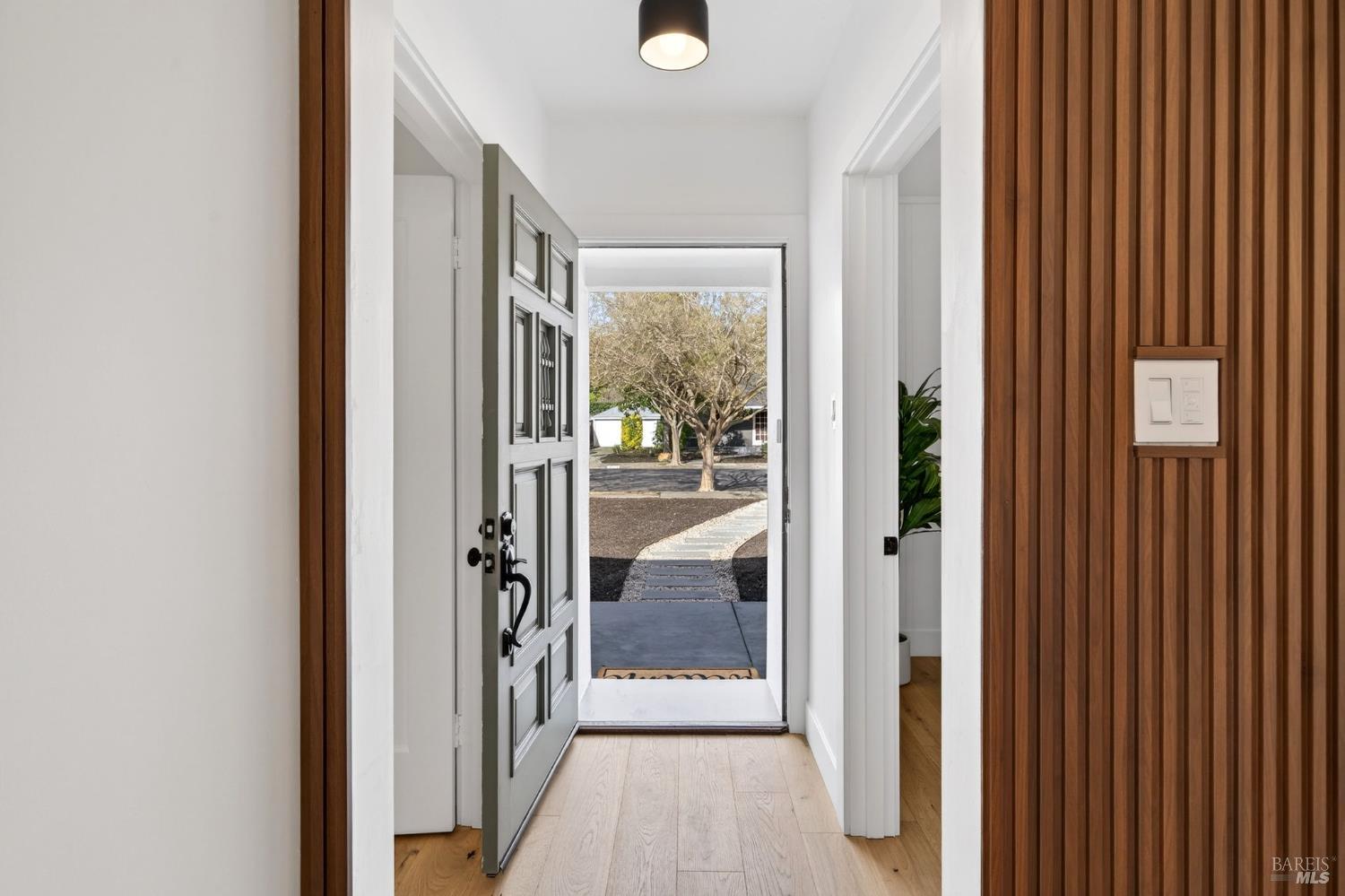 2034 Augustan Avenue Santa Rosa, CA 95404 - Photo 5 of 29 Foyer