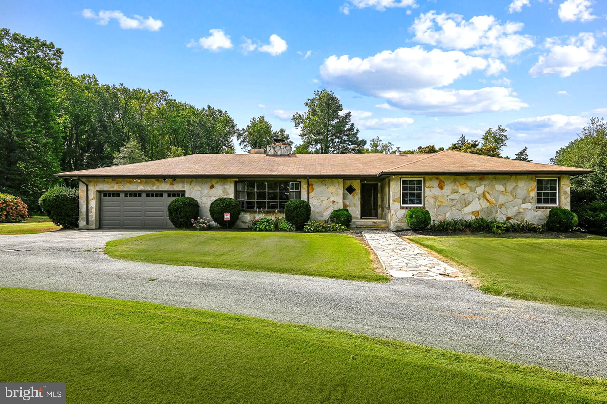 RANCHER & Detached APARTMENT on 3.92 Wooded Acres
