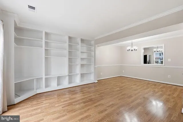 $2,400 | 310 I South 11th Street, Purcellville, VA 20132