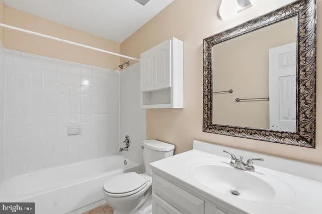 $2,400 | 310 I South 11th Street, Purcellville, VA 20132