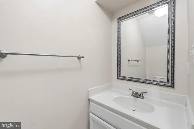 $2,400 | 310 I South 11th Street, Purcellville, VA 20132