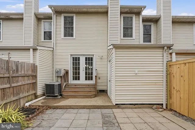 $2,400 | 310 I South 11th Street, Purcellville, VA 20132