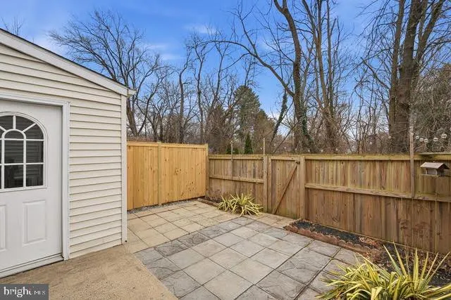 $2,400 | 310 I South 11th Street, Purcellville, VA 20132