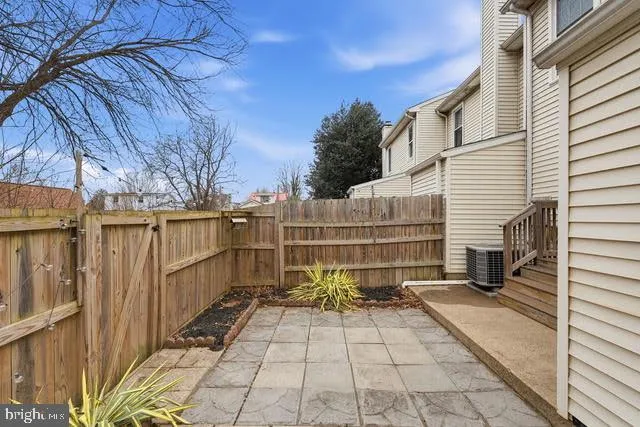 $2,400 | 310 I South 11th Street, Purcellville, VA 20132