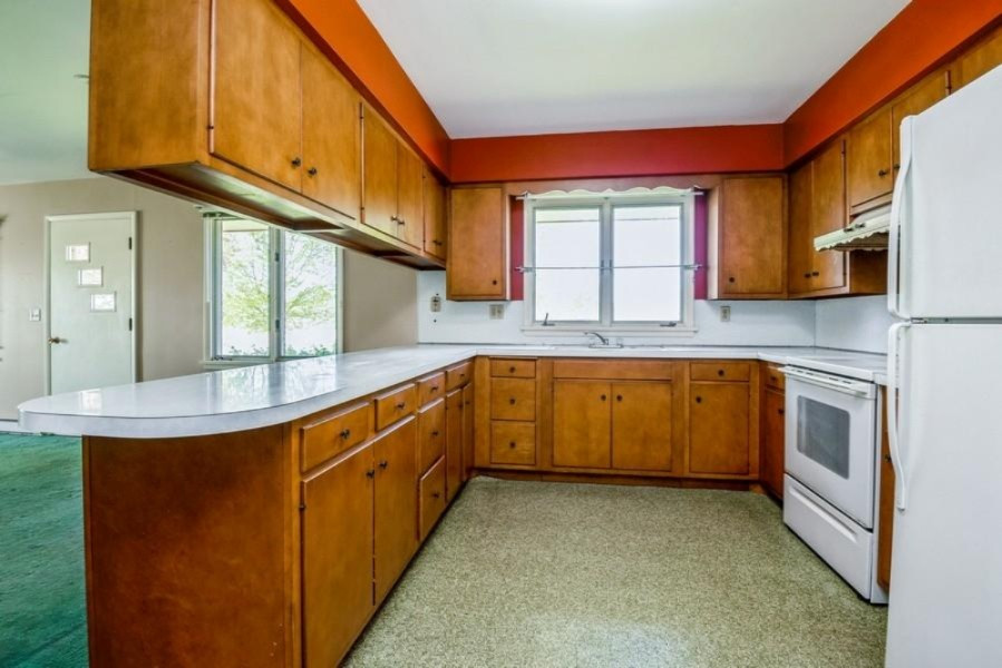 7281 Hillandale Road Sodus, MI 49126 - Photo 5 of 14 05_7281HillandaleRoad_177_Kitchen_LowRes