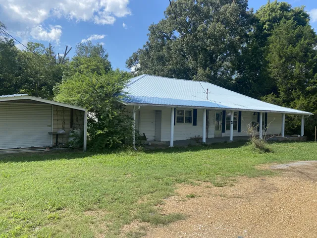 $124,500 | 141 Maple Street, Linden, TN 37096
